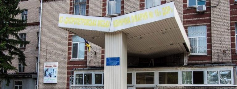 Возле Мост-Сити из маршрутки выпала девушка: как она себя чувствует и кто виноват (видео)