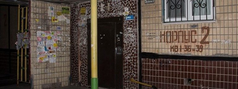 Возмущенные люди, полиция и обрезанные трубы: что происходило на Тополе