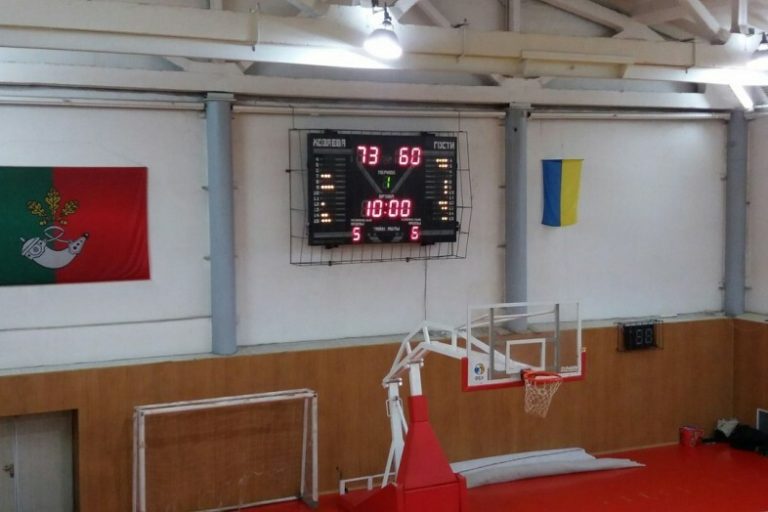 Криворожане уверенно обыграли соперников из Ровно