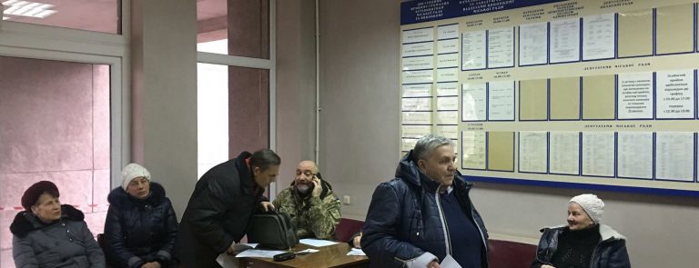 Криворожский чиновник попался на отмывании денег на ремонтах крыш в школах и детсадах
