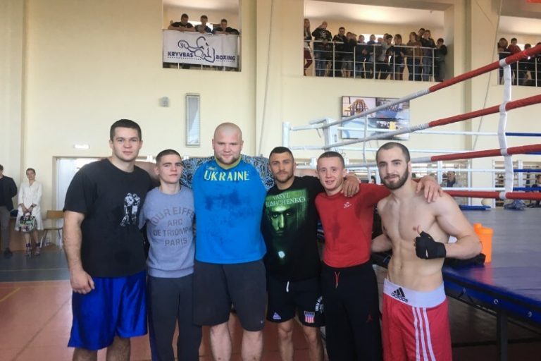 Лучшие боксеры Кривбасса тренировались с двукратным олимпийским чемпионом — Василием Ломаченко