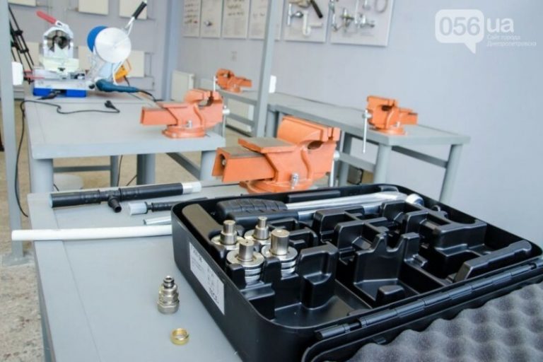 На Днепропетровщине открыли современный Центр профподготовки монтажников-сантехников
