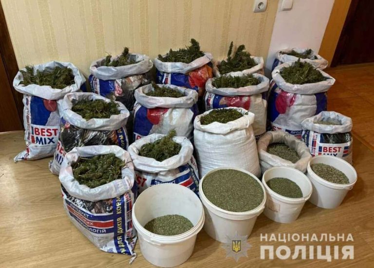 В Днепре обнаружили склад психотропных препаратов (видео)