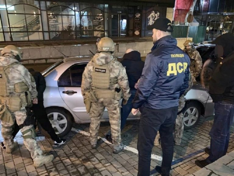 В Днепре полиции пришлось усмирять митингующих: применяли спецсредства